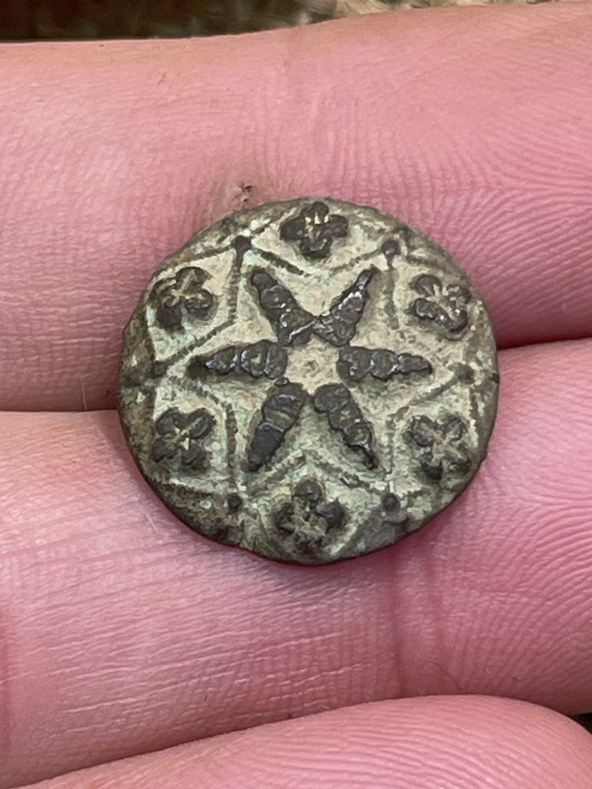 Nice Dug Civil War Or Earlier Fancy Flower Button With Shank Savannah Ga. find