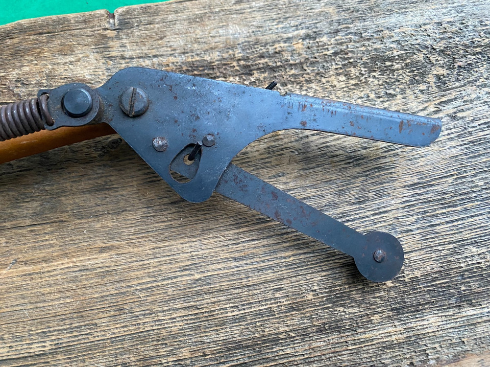Vintage Automatic Hand Trap Clay Pigeon Thrower