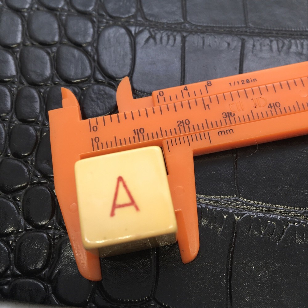 Vintage Bakelite PUT AND TAKE single dice with A TESTED