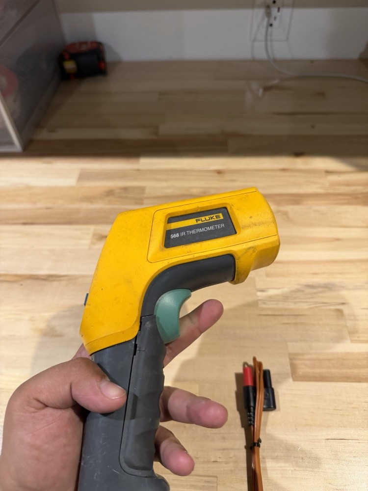 FLUKE 568 IR THERMOMETER W/ PROBE (TESTED) SHIPS FAST