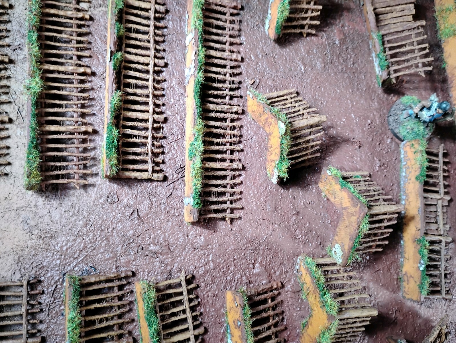 Wooden Fences Wargame Terrain 29pc of fence 108"- 9 feet Painted - 25mm 28mm