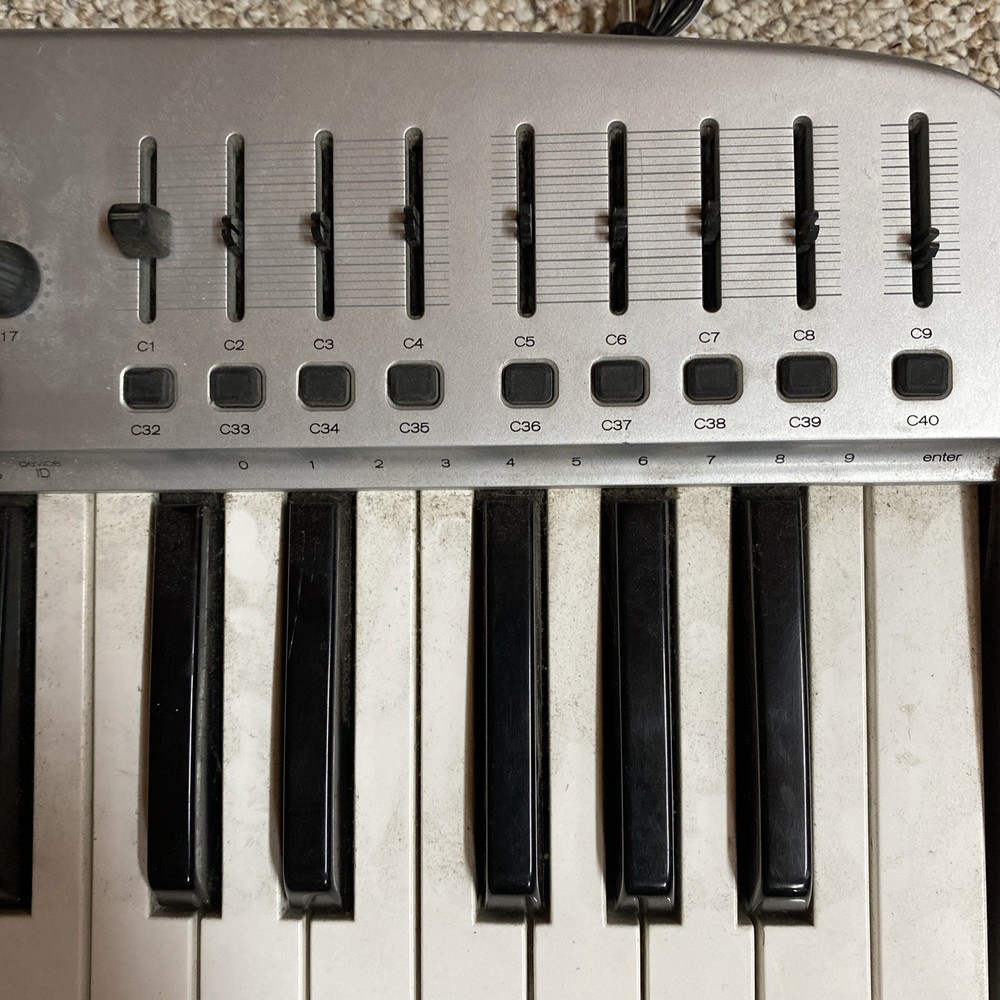 M-Audio Ozonic MIDI Controller Keyboard knob box computer VINTAGE SYNTH AS-IS