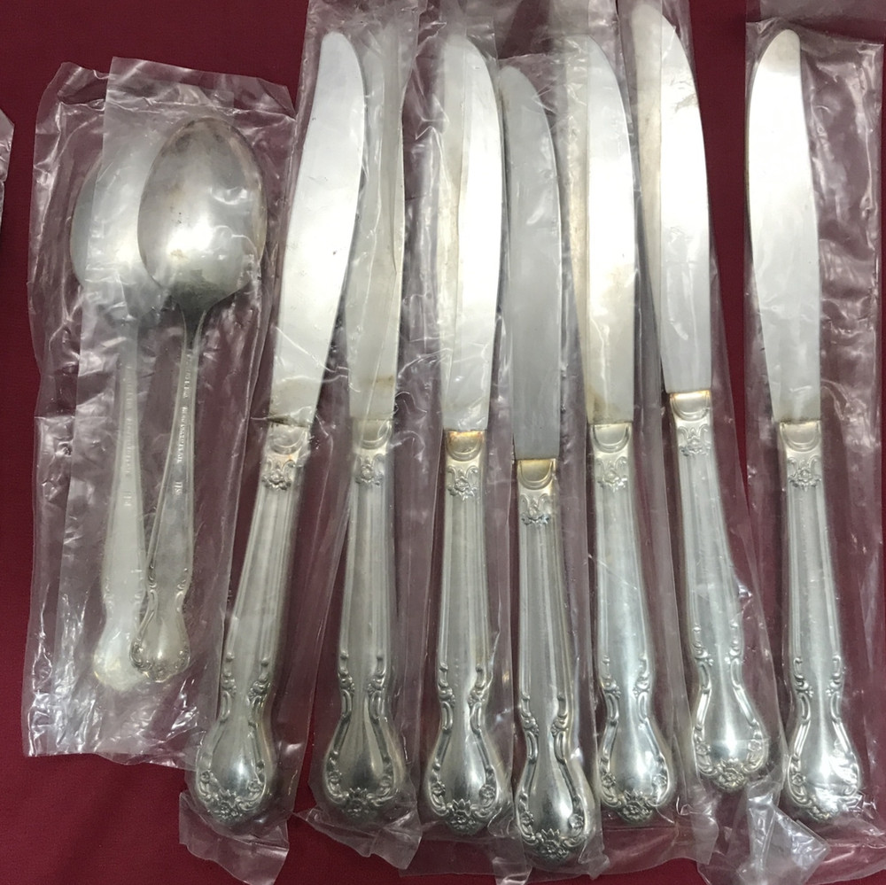 32 Pc DAYBREAK aka ELEGANT LADY Silverplated FLATWARE Rogers & Bro Mostly NOS!