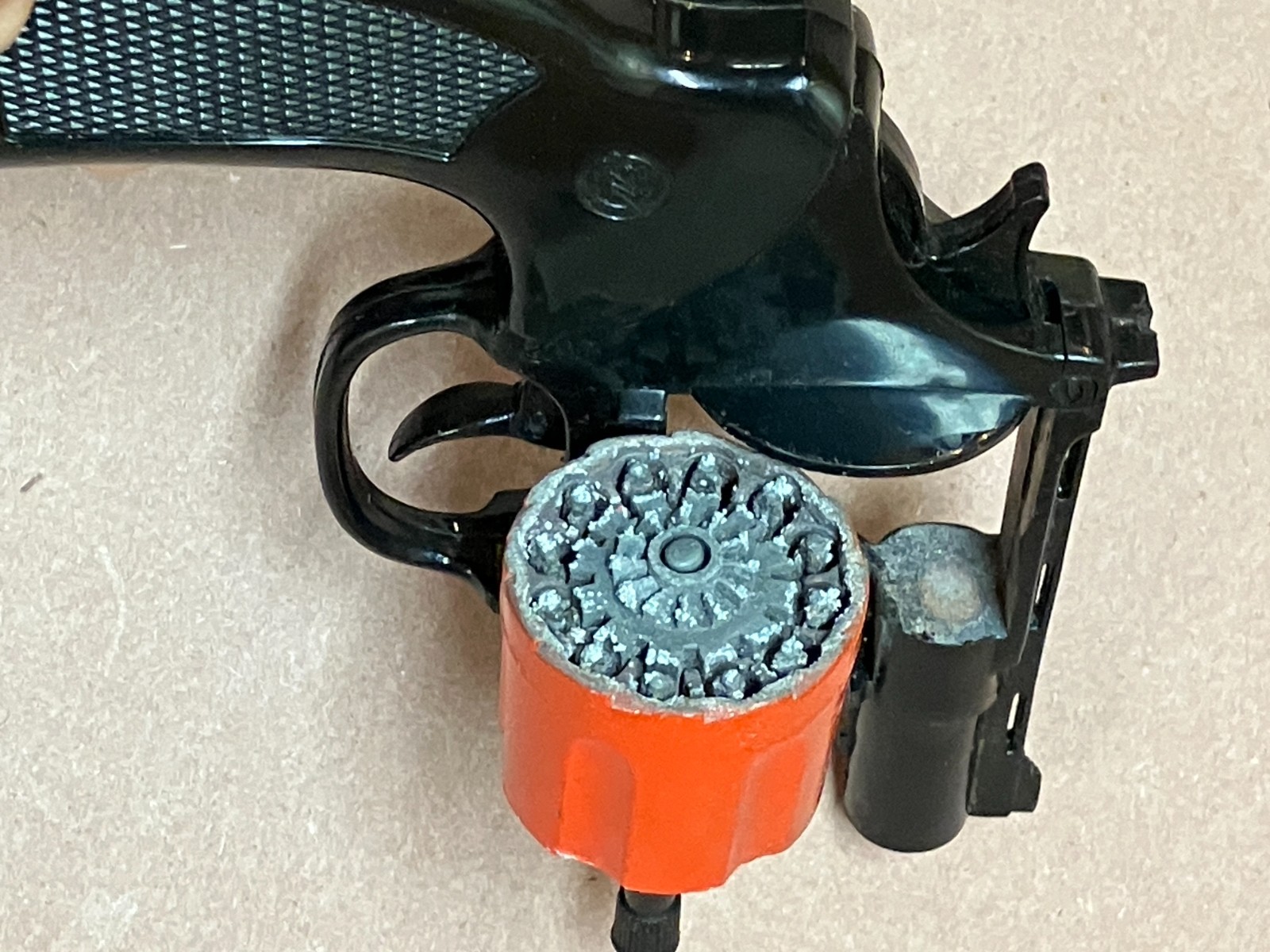 Cap Gun Revolver Die Cast Pistol 12 shot Toy Detective Pistol NOT WORKING