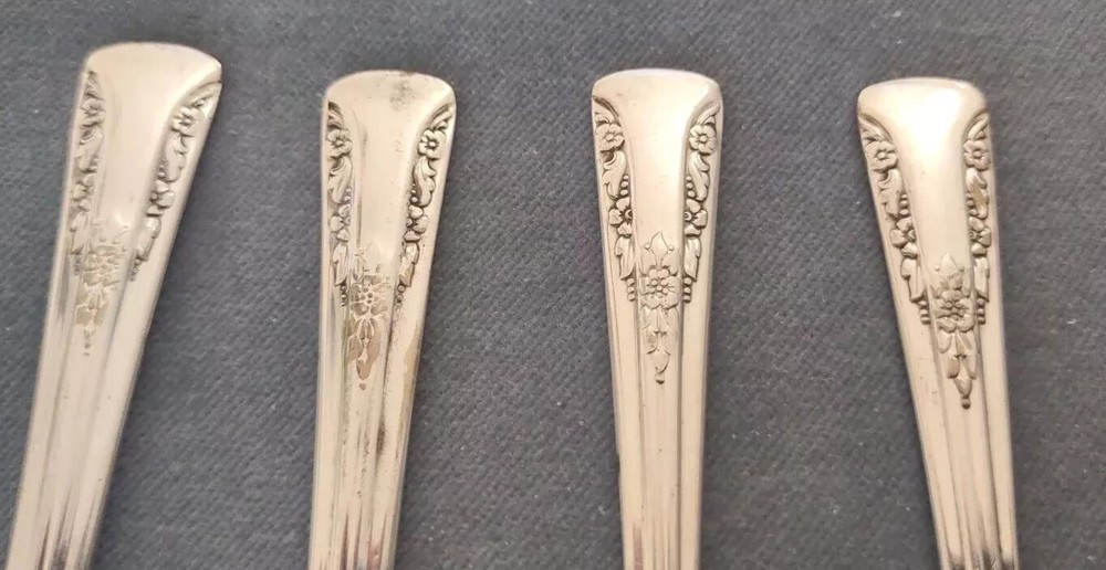 4 Silverplate Butter Spreaders International Silver Camelia pattern