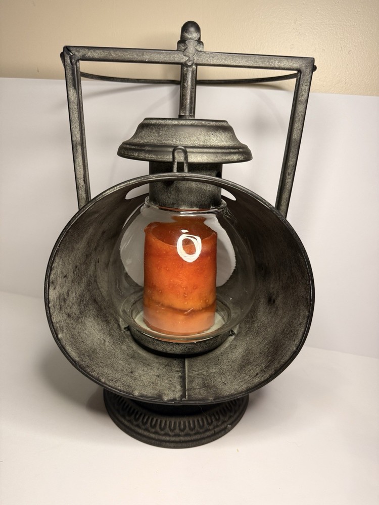 Vintage Lantern Globe Candle lantern.