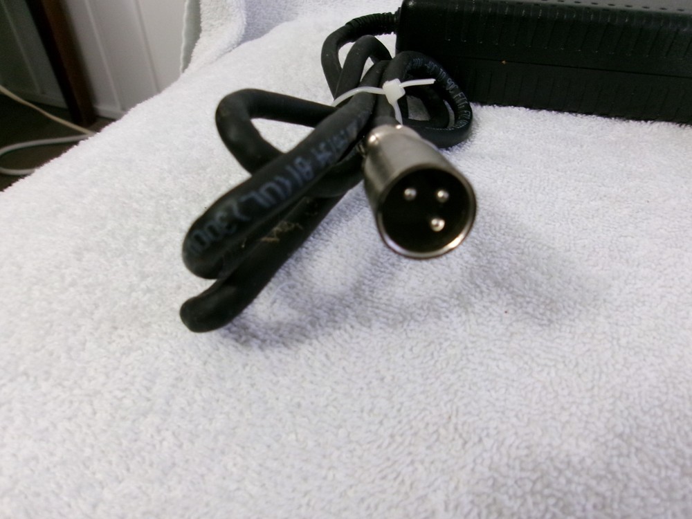 2A Universal Battery Charger w/ Cords. # 6004