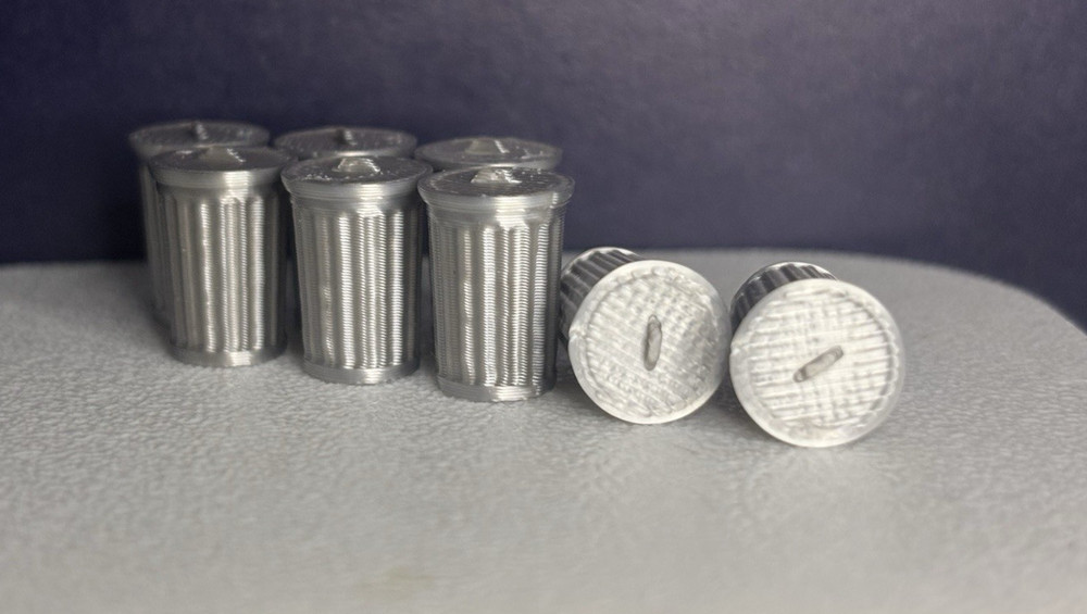 Set of 8 Trash Cans 1/48 O Scale