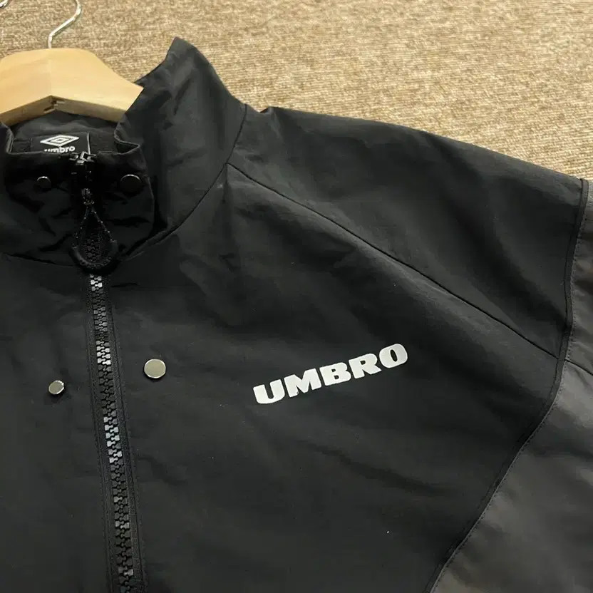 Umbro Black Windbreaker Jacket Size 100 Official