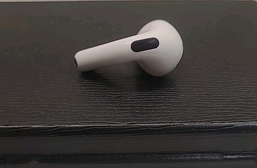 Apple Airpods 4th generation-Left Side Only A3053
