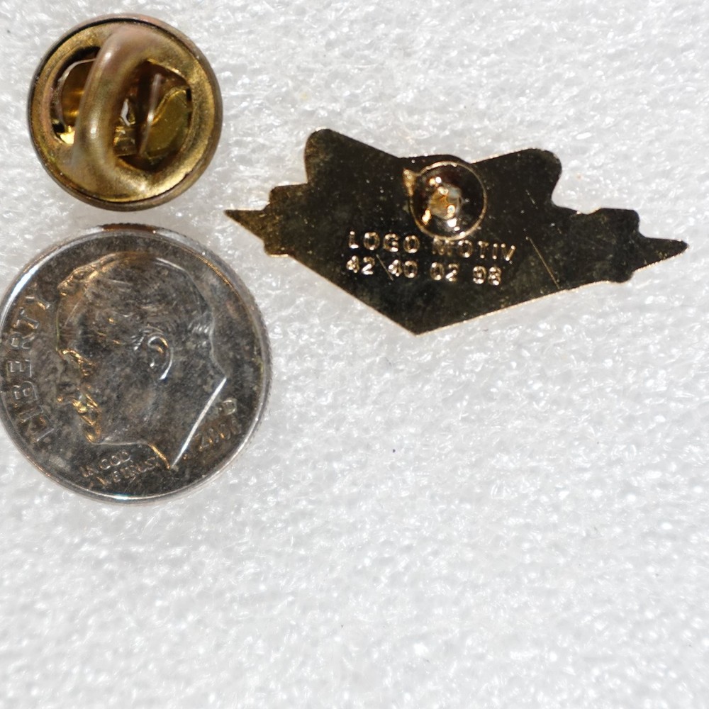FOCILUXE Pinback Button Logo Motiv Promo Irregular Shape 1990s