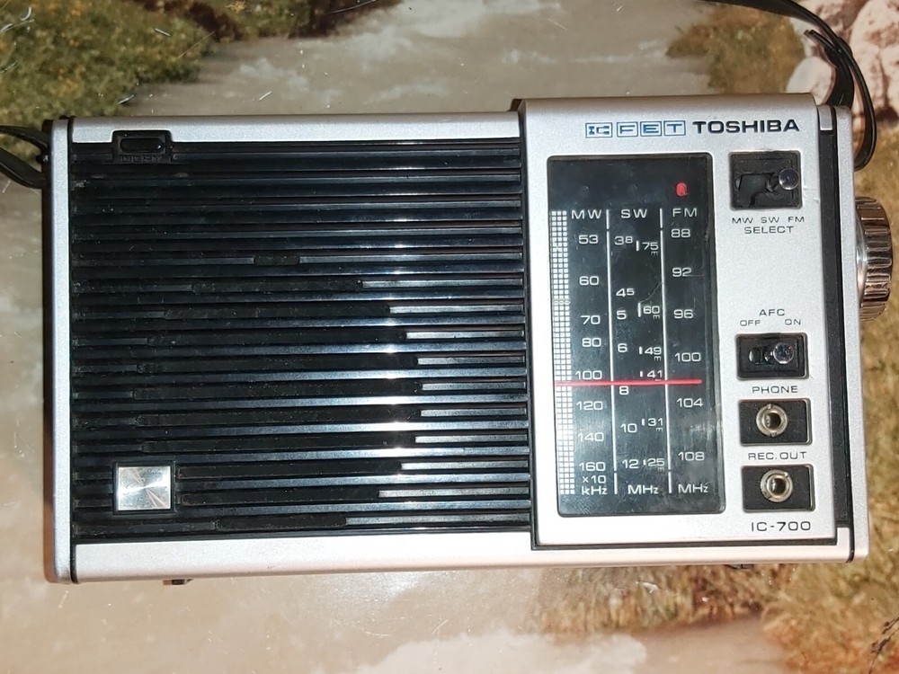 Radio ''Toshiba model IC 700 C''