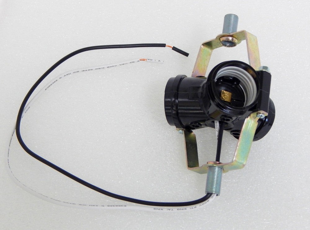 3-Light Phenolic Medium Base Cluster Socket (Switchless)