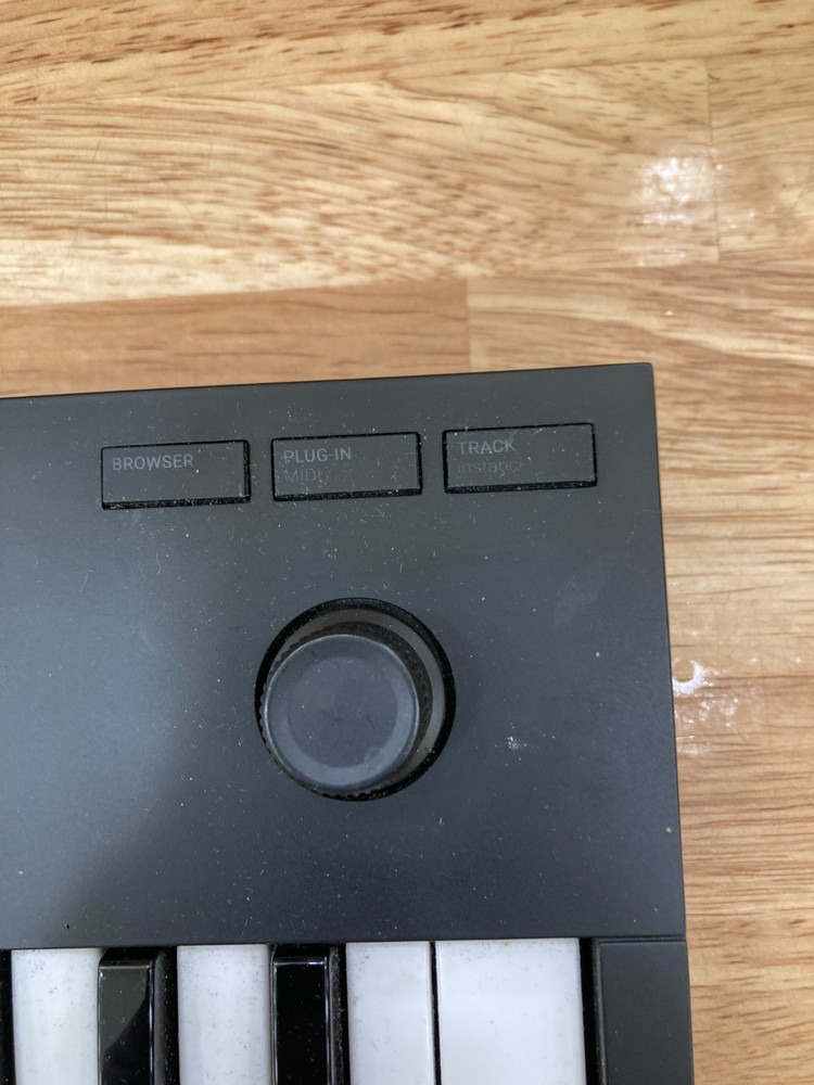 Native Instruments M32 Komplete Kontrol Keyboard Controller