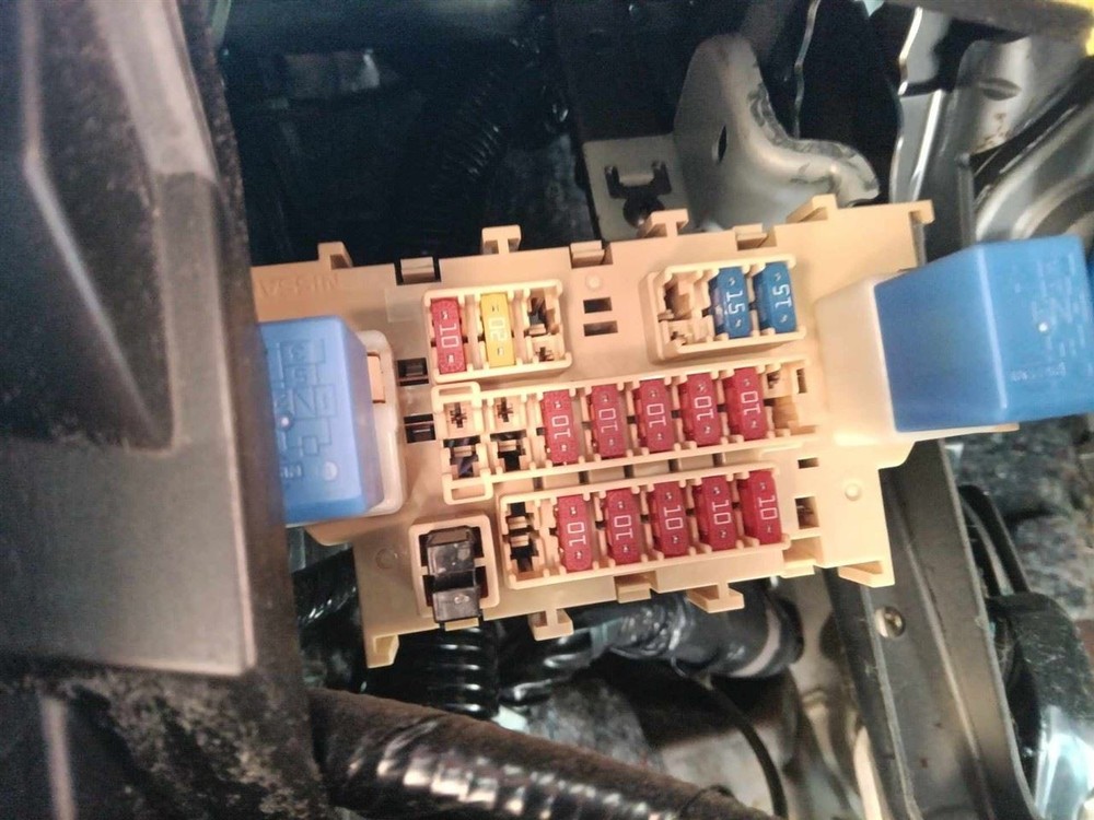 ROGUE     2011 Fuse Box Cabin 6772