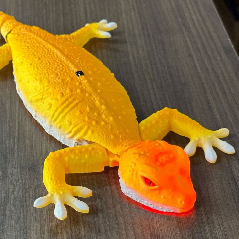 Wall Climb Gecko Toy Remote Control Interactive Game Wall Crawler Robot Kid Gift