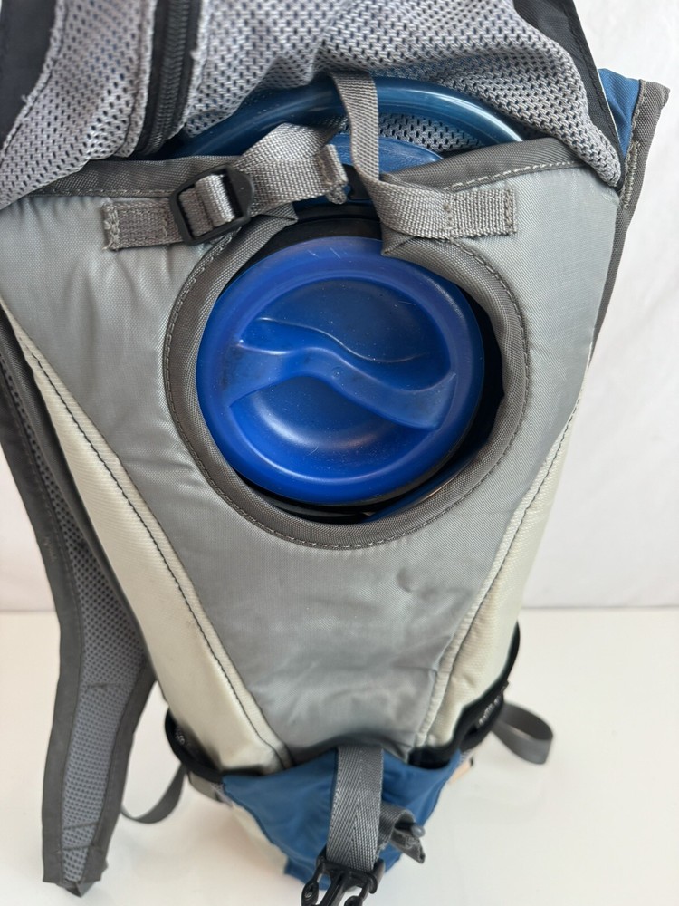 Camelbak Rogue Hydration Pack Backpack 2L Camping Hiking Running Bladder Include