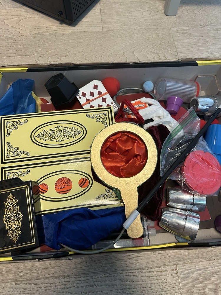 Fantasma Magic Ultimate Magic Legends - 300+ Tricks Magic Kit ￼