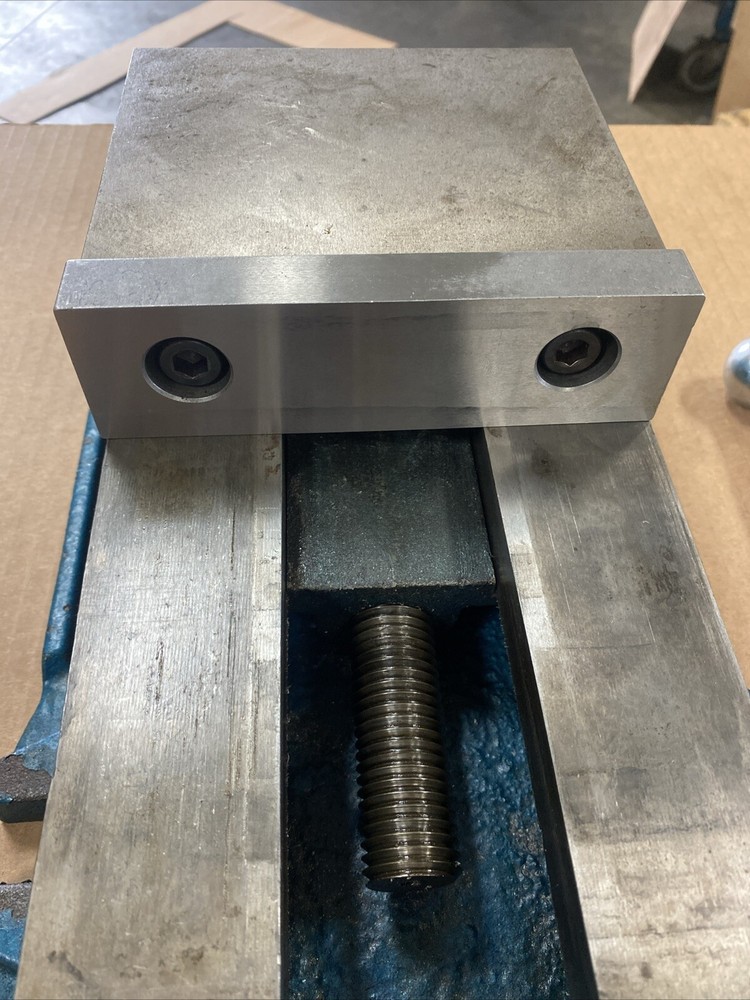 INTERSTATE 6” Machine Vise With Jaws & Handle