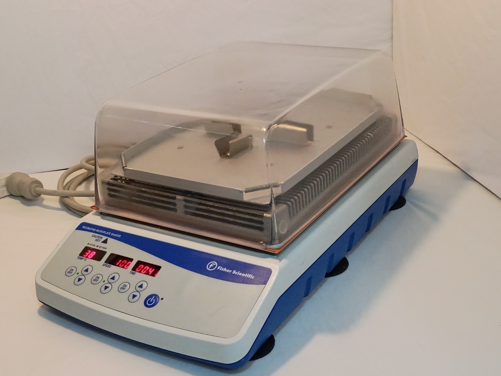 Fisherbrand Incubating Microplate Shaker w/ Cover 02217757 Incubator Mixer