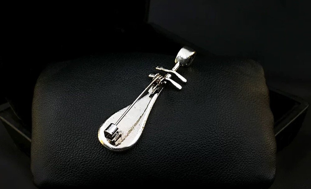 Pipa Brooch