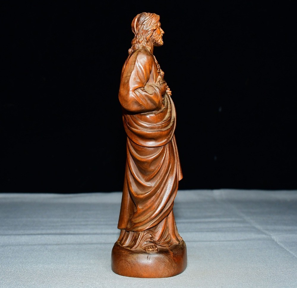 Exquisite Small Leaf Boxwood Figurine