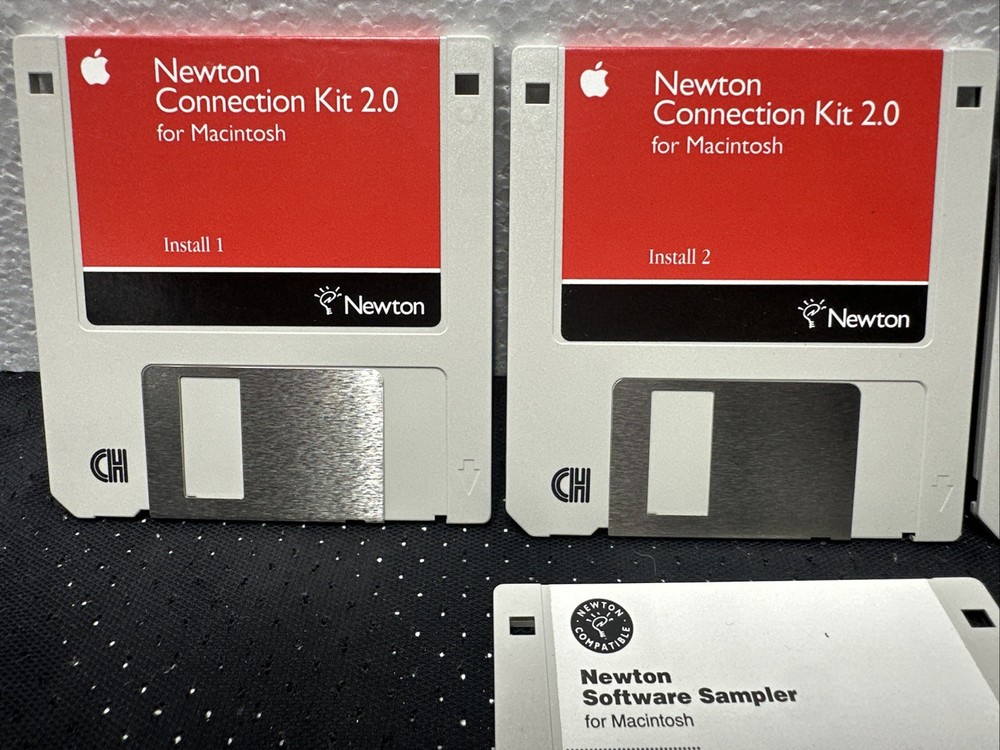 Apple Newton Connection Kit 2.0 for Macintosh ( 3 Disks) + Software Sampler Disk