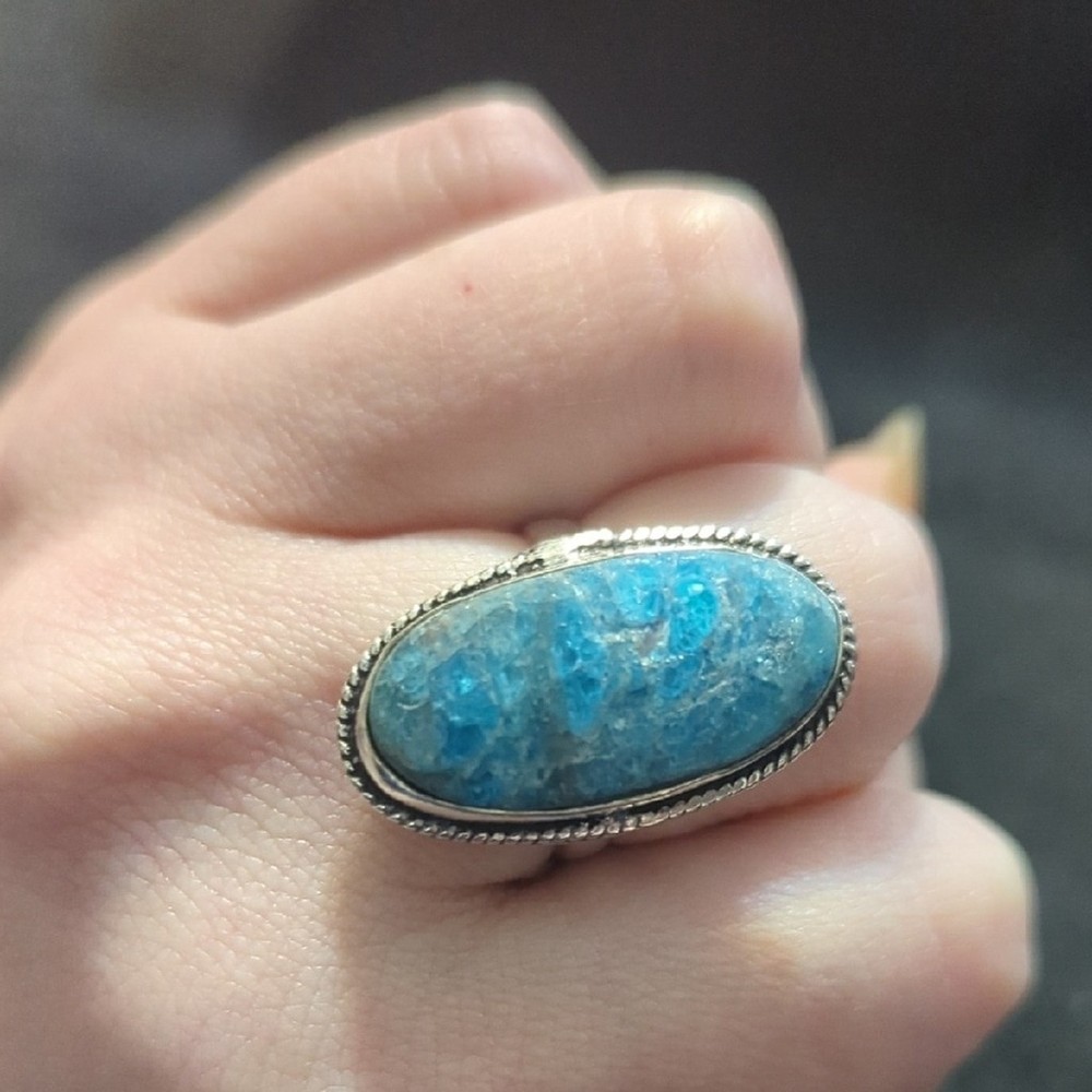 Silver Plated Bright Blue Apatite Gemstone Oval Statement Ring - Size 8.5