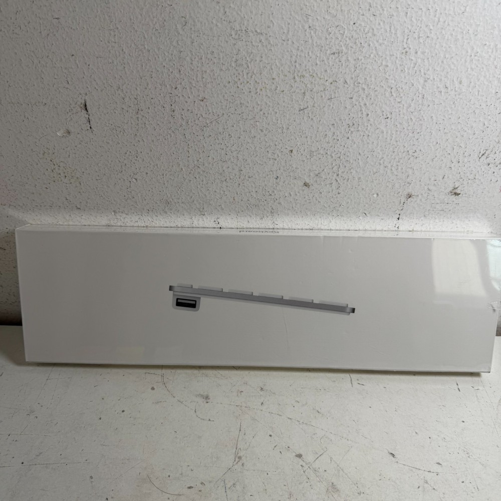 Apple A1243 White Silver USB Compact QWERTY Keyboard with Numeric Keypad - New