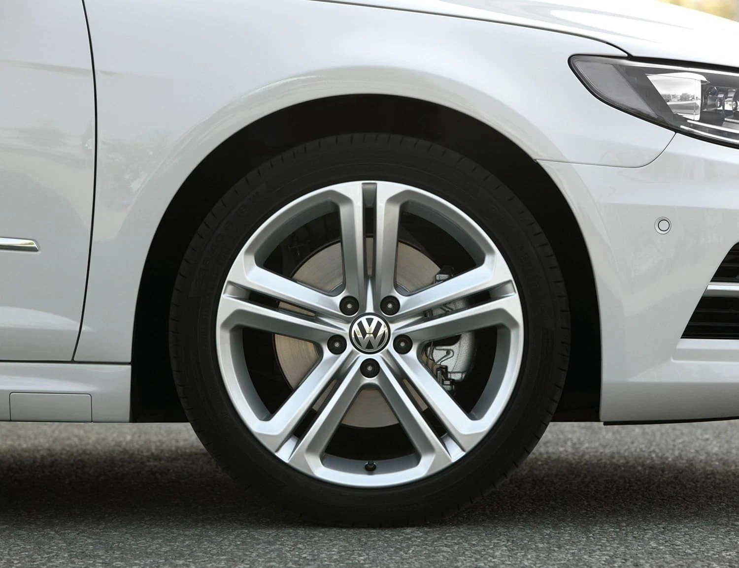 4x Wheel Center Hub caps for VW Golf Jetta Golf Tiguan Passat EOS 3B7 601 171