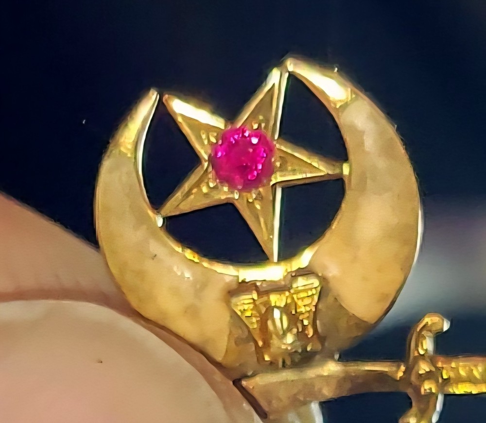vintage 14k gold & Ruby masonic pin 10k
