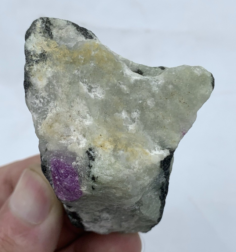 [159] 173GM fluorescent Ruby On Black Matrix Specimen From Badakhshan Afghanis
