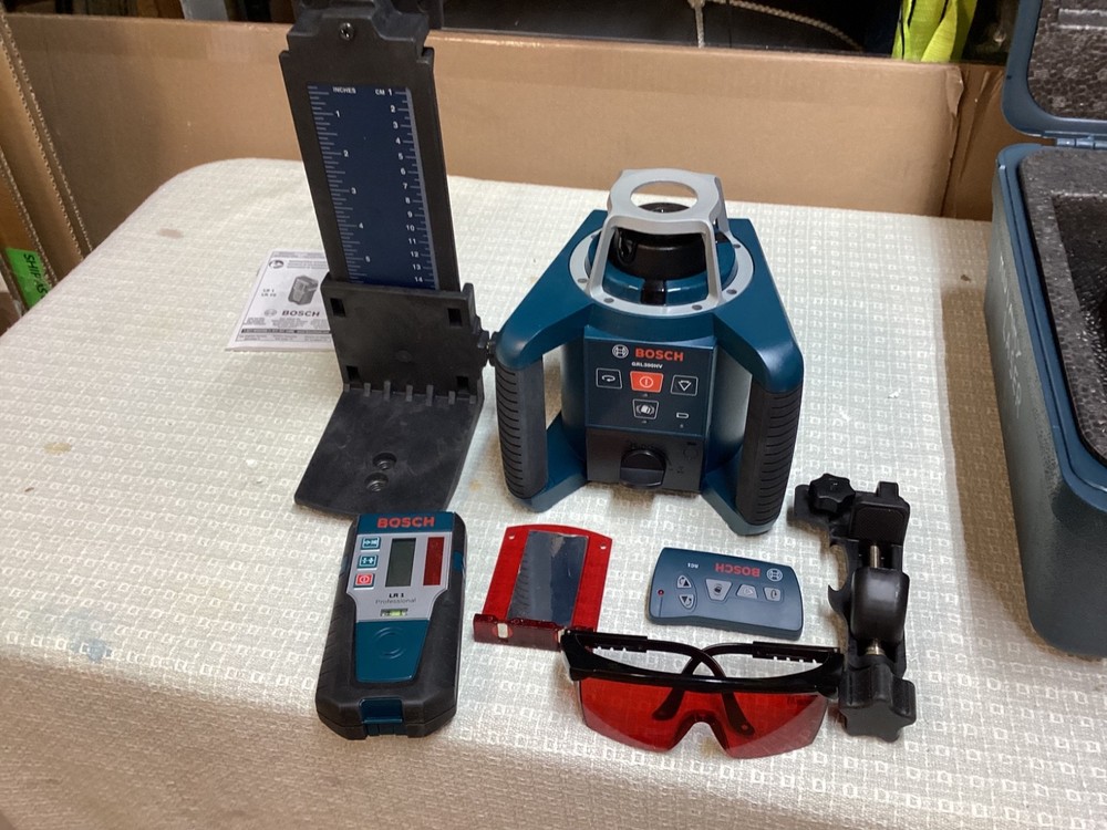 Bosch Horizontal an Vertical Rotating Self Leveling Laser Level