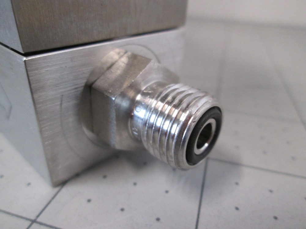 Unit, UFC-1100, N2, 2 SLM, Mass Flow Controller, New