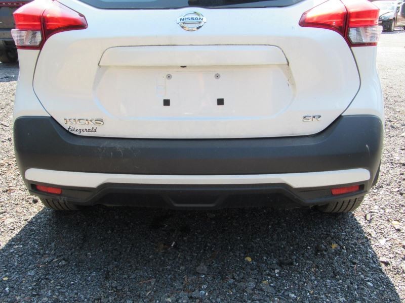 KICKS 2018 Glove Box 958450