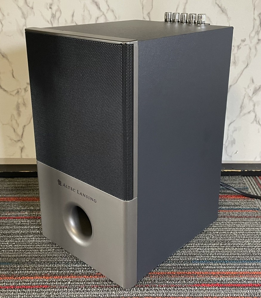 Custom Bluetooth 2.1 Powered Speaker System- Fantastic Sound!