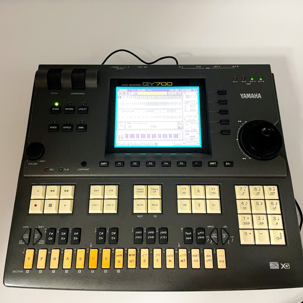 Yamaha QY700 Music Sequencer Workstation with Case