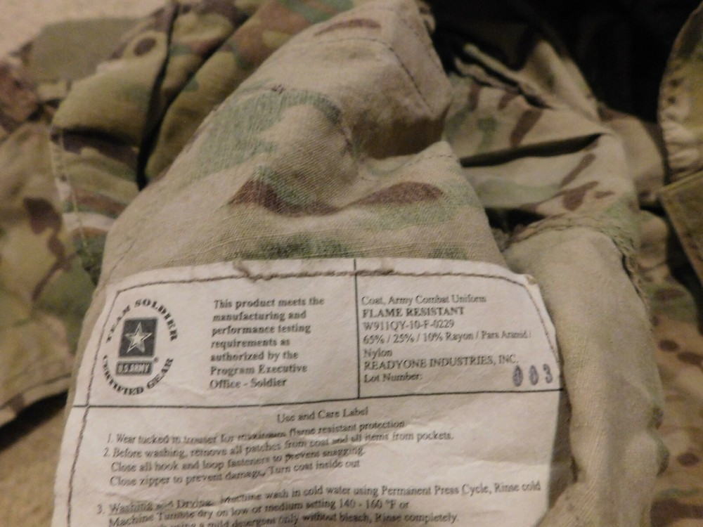 US ARMY MULTICAM FLAME RESISTANT TOP COAT SIZE MEDIUM - REG