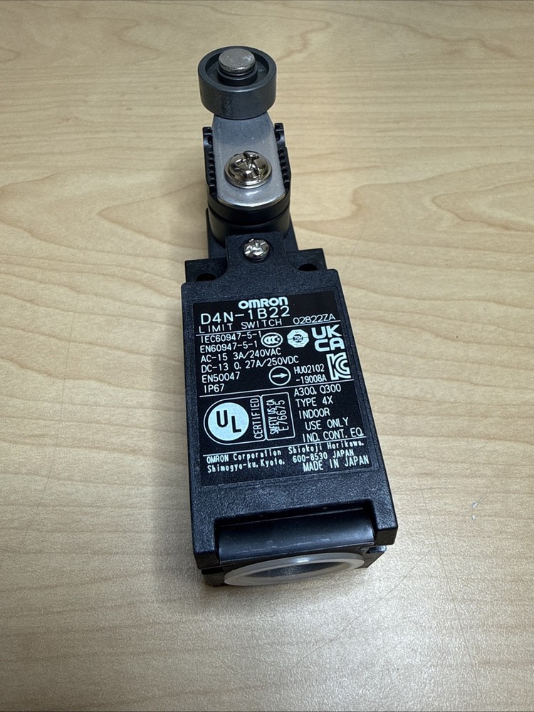 NEW! Omron D4N-1B22 Limit Switch 02822ZA
