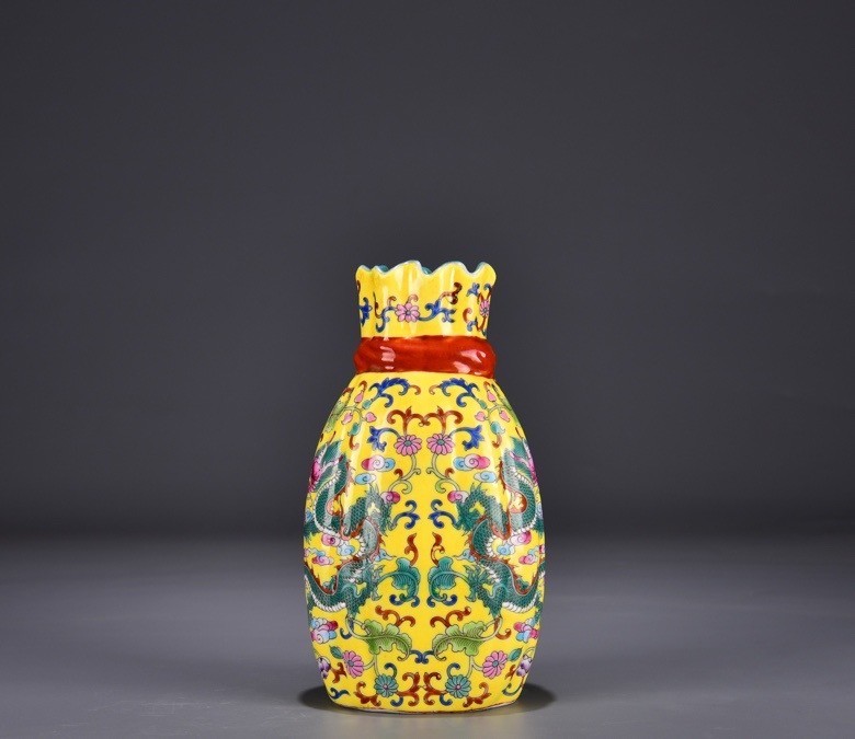 7'' Qianlong Marked Enamel Colour Porcelain Dragon Totem Zun Vase Pot Bottle