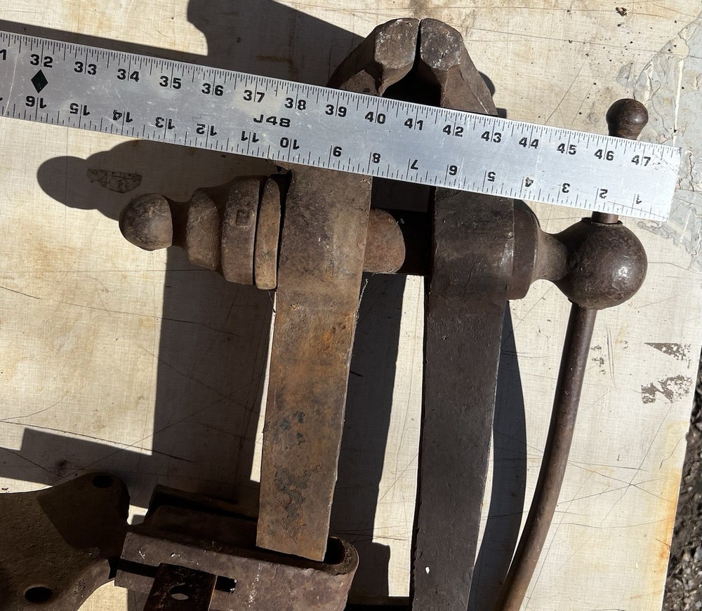 5 1/4 Blacksmith Vice Antique 57 Lbs Post Leg