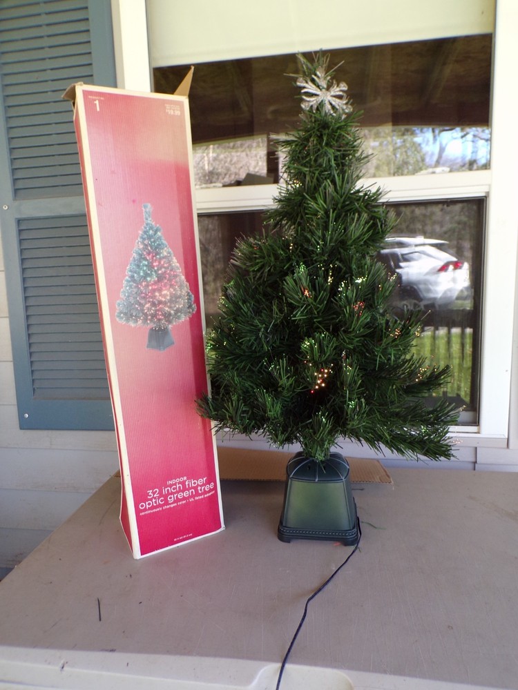 Fiber Optic 32 Inch Christmas Tree Continuously Changes Color Ex Bulbs, Tested