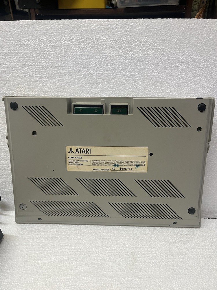 Atari XE 130xe Computer NTSC with Power Supply and AV cable Help Button Not Wrk