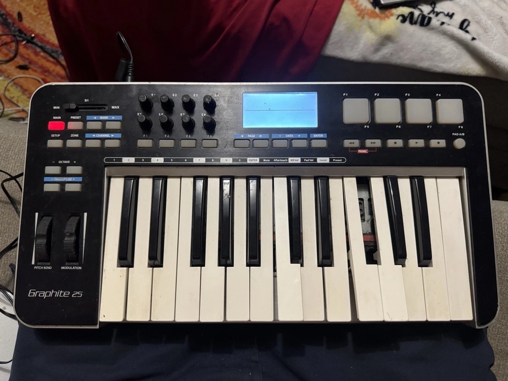 SAMSON GRAPHITE 25 (USB MIDI CONTROLLER KEYBOARD) (UNTESTED)