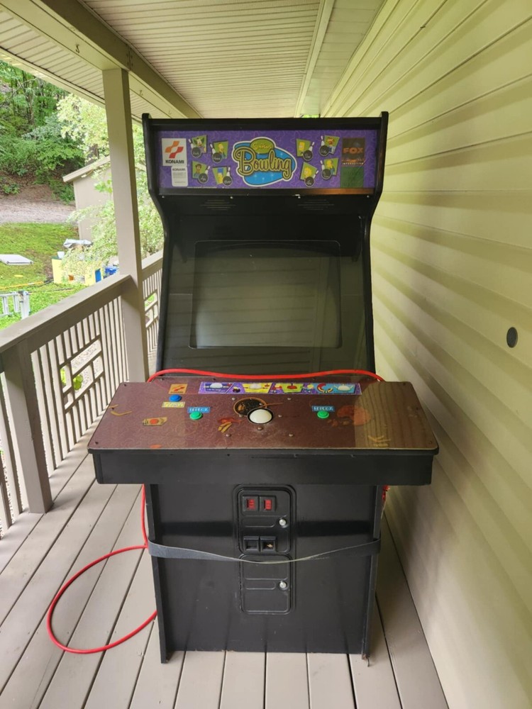 SIMPSONS BOWLING ARCADE MACHINE by KONAMI