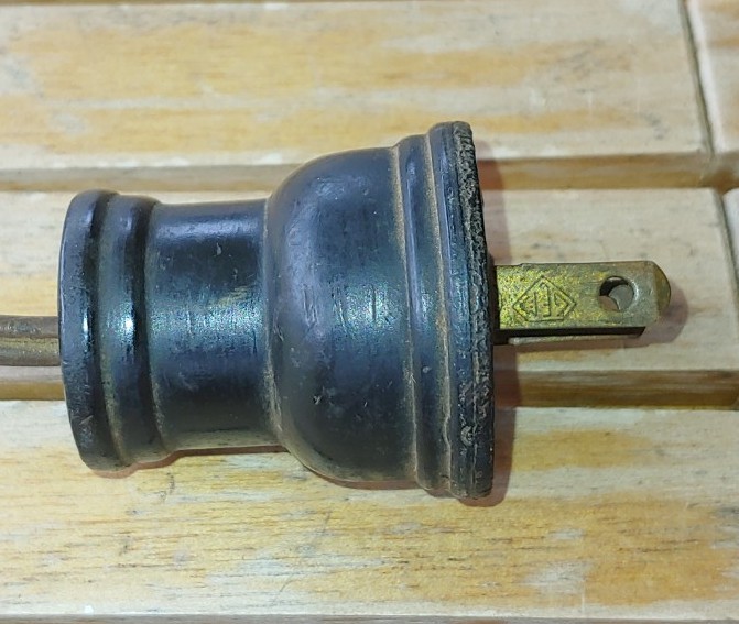 Original 1940's ROUND 2-PRONG AC PLUG