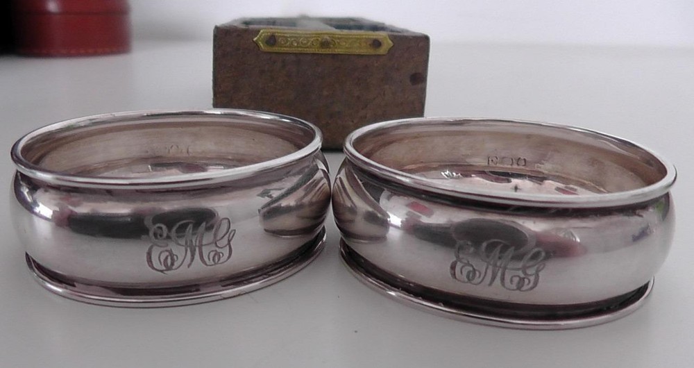 Boxed Pair of Solid Silver Napkin Ring dates 1902