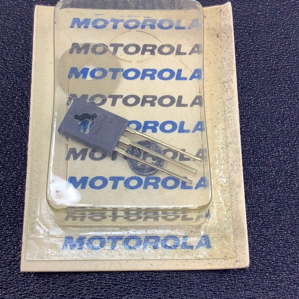 MAC77-4 - MOTOROLA - TRIAC