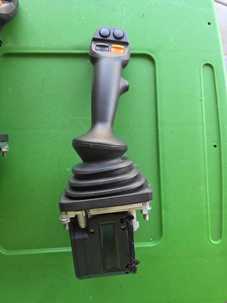 AT539205: Steering Joystick Electrohydraulic Controller