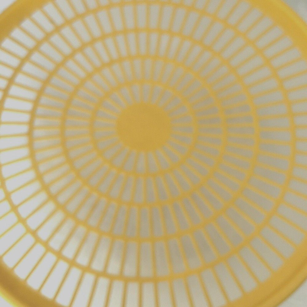 Tupperware White Shear Colander With Strainer Flow Thru Lid Yellow 10" Diameter